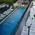 Guest house Pensiunea La Castel - Piscina Incalzita