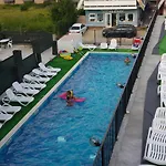 Pensiunea La Castel - Piscina Incalzita Guest house 3*