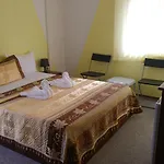 Guest house Pensiunea La Castel - Piscina Incalzita 3*