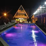 Pensiunea La Castel - Piscina Incalzita Guest house 3*