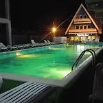 Guest house Pensiunea La Castel - Piscina Incalzita 3*