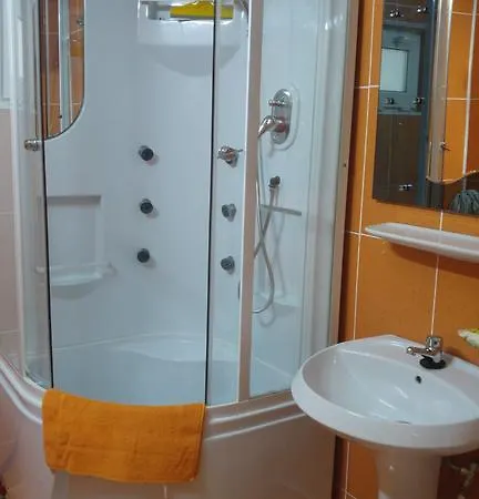 Gasthuis Pensiunea La Castel - Piscina Incalzita