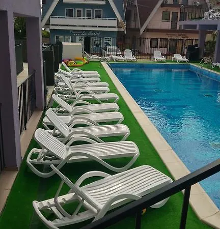 Pensiunea La Castel - Piscina Incalzita Guest house