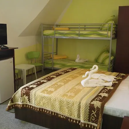 Pensiunea La Castel - Piscina Incalzita Guest house 3*