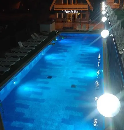 Pensiune Pensiunea La Castel - Piscina Incalzita Costineşti